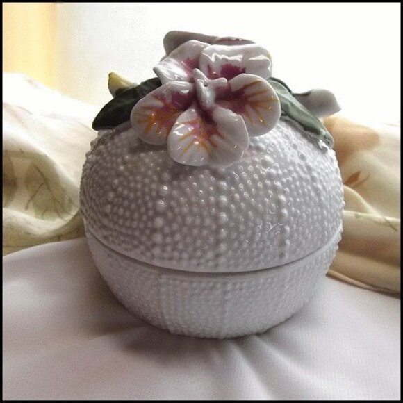 Early 1900s Majolica Style Floral Porcelain Vintage Jewelry Box - Picture 2 of 8